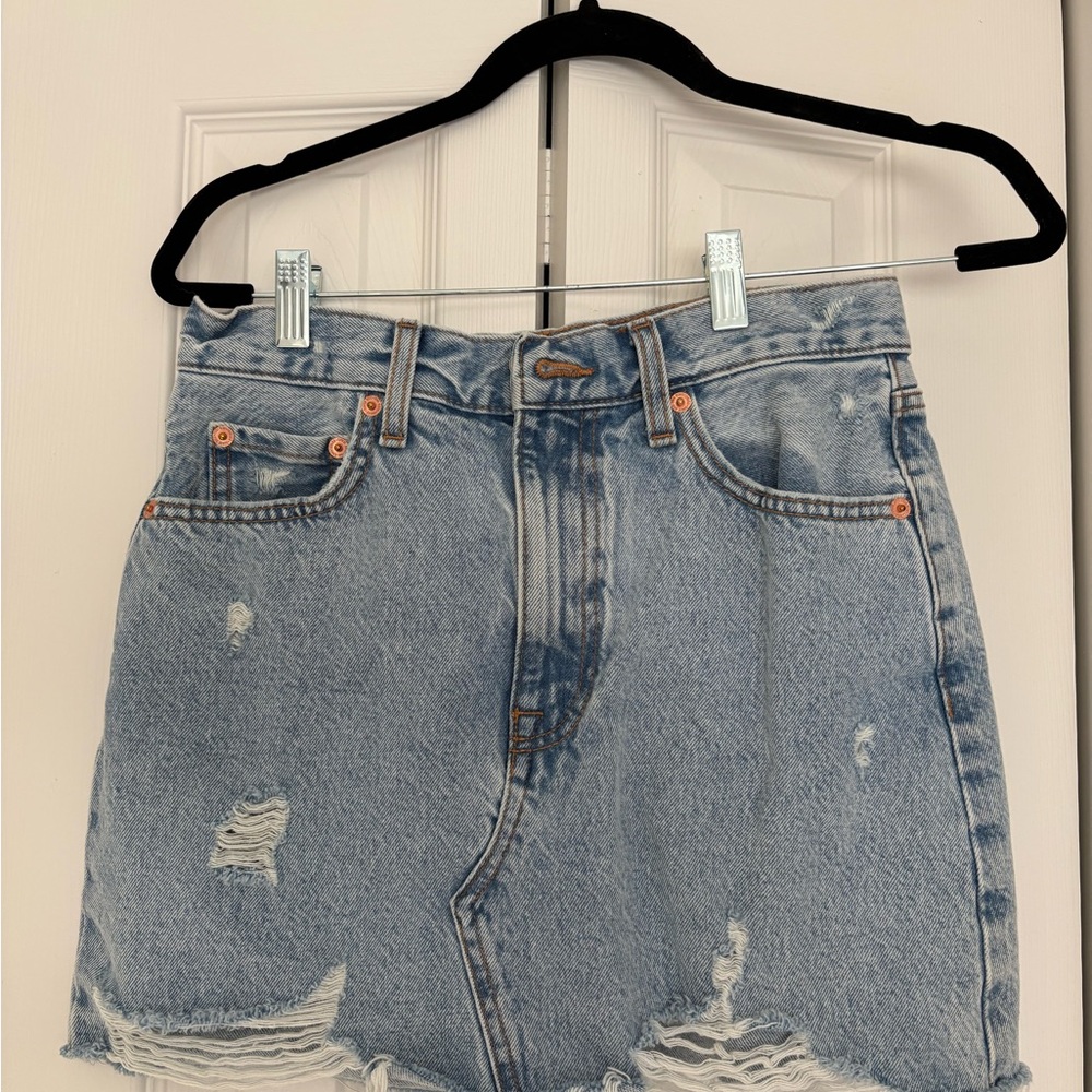 Mango MNG High Waist Denim Mini Skirt Hailey
Raw Hem Size S